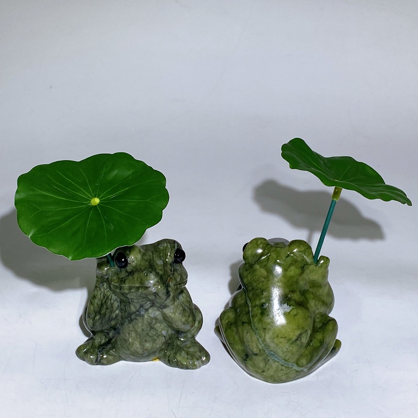 2.4" Serpentine Frog with Platic Lotus Leaf Crystal Healing Bulk Wholesale