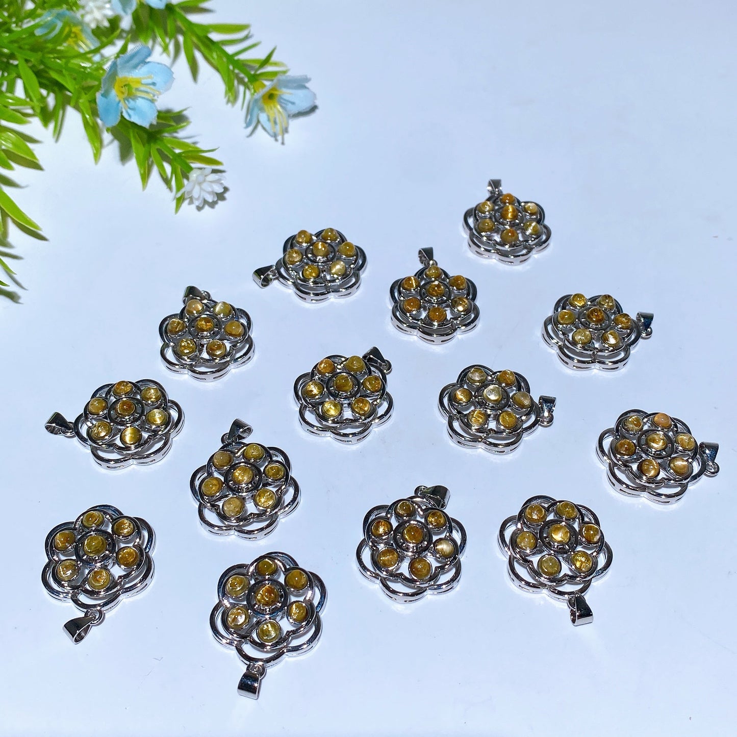 20mm Golden Rutialted Quartz Labradorite Amethyst Spin Flower Pendant Crystal healing Bulk Wholesale