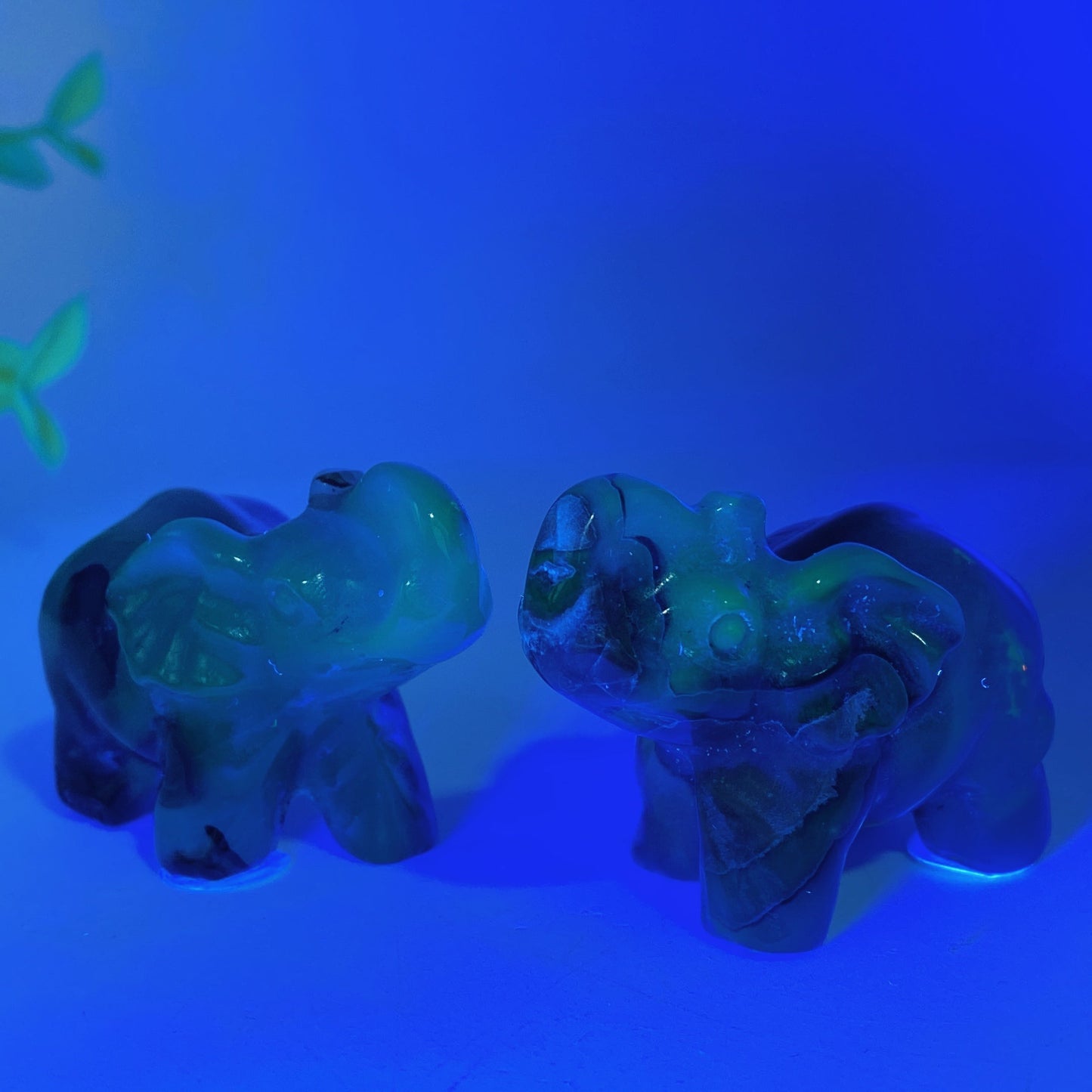 1.8"-2.1"  UV Reactive Volvanic Agate Turtle Elephant Cat Wolf Animal Carving Crystal Healing Bulk Wholesale