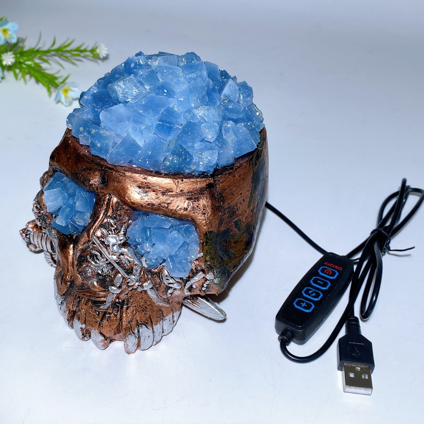 Fluorite Celestite Raw Chips Resin Skull Lamp with USB Crystal Healing Bulk Wholesale